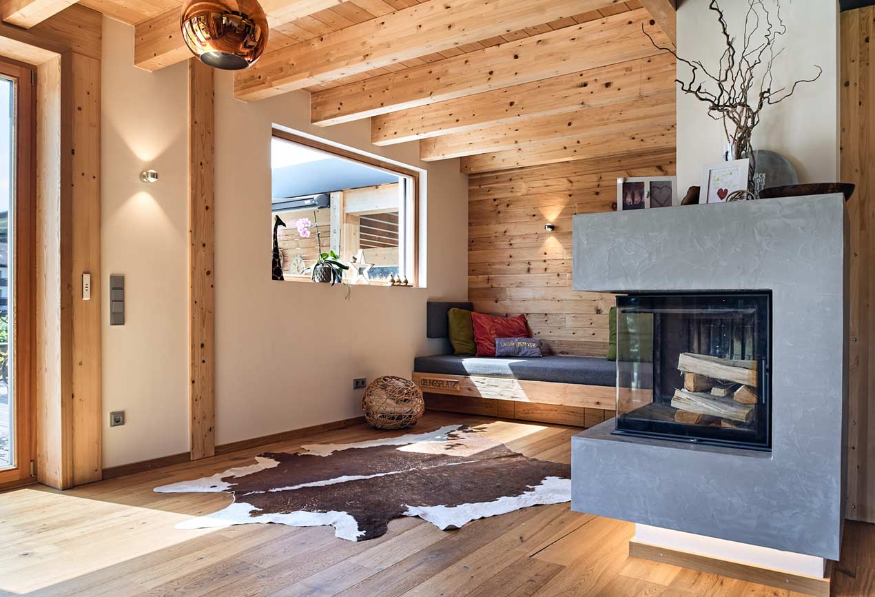 Doppelhaus im Landkreis Rosenheim, Sitzecke mit Kamin