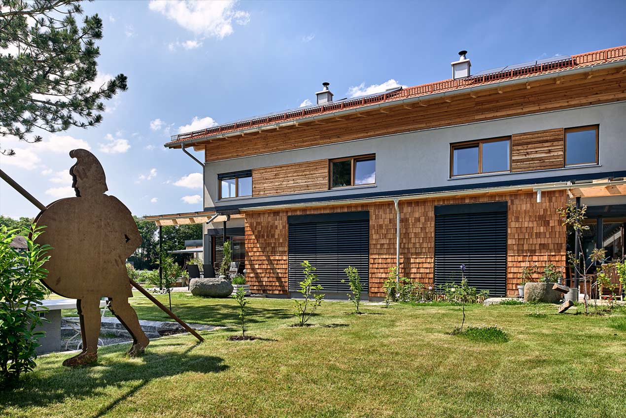 Holzhaus im Landkreis Rosenheim mit Garten