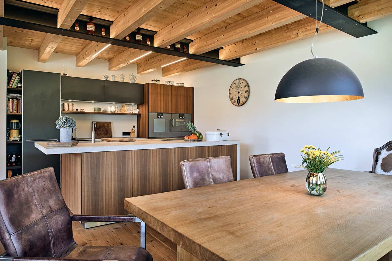 Holzhaus Küche mit Essbereich