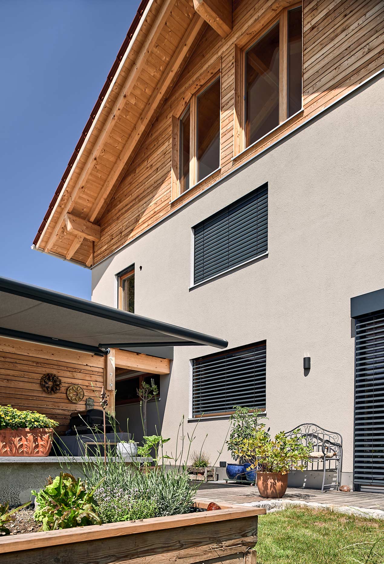 Außenansicht eines Holzhauses im Landkreis Rosenheim