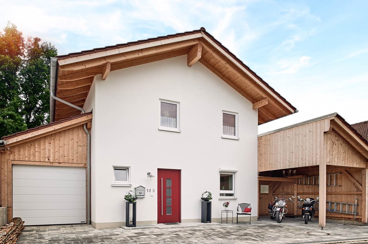 EFH in Holzmassivbauweise in Riedering, Außenansicht