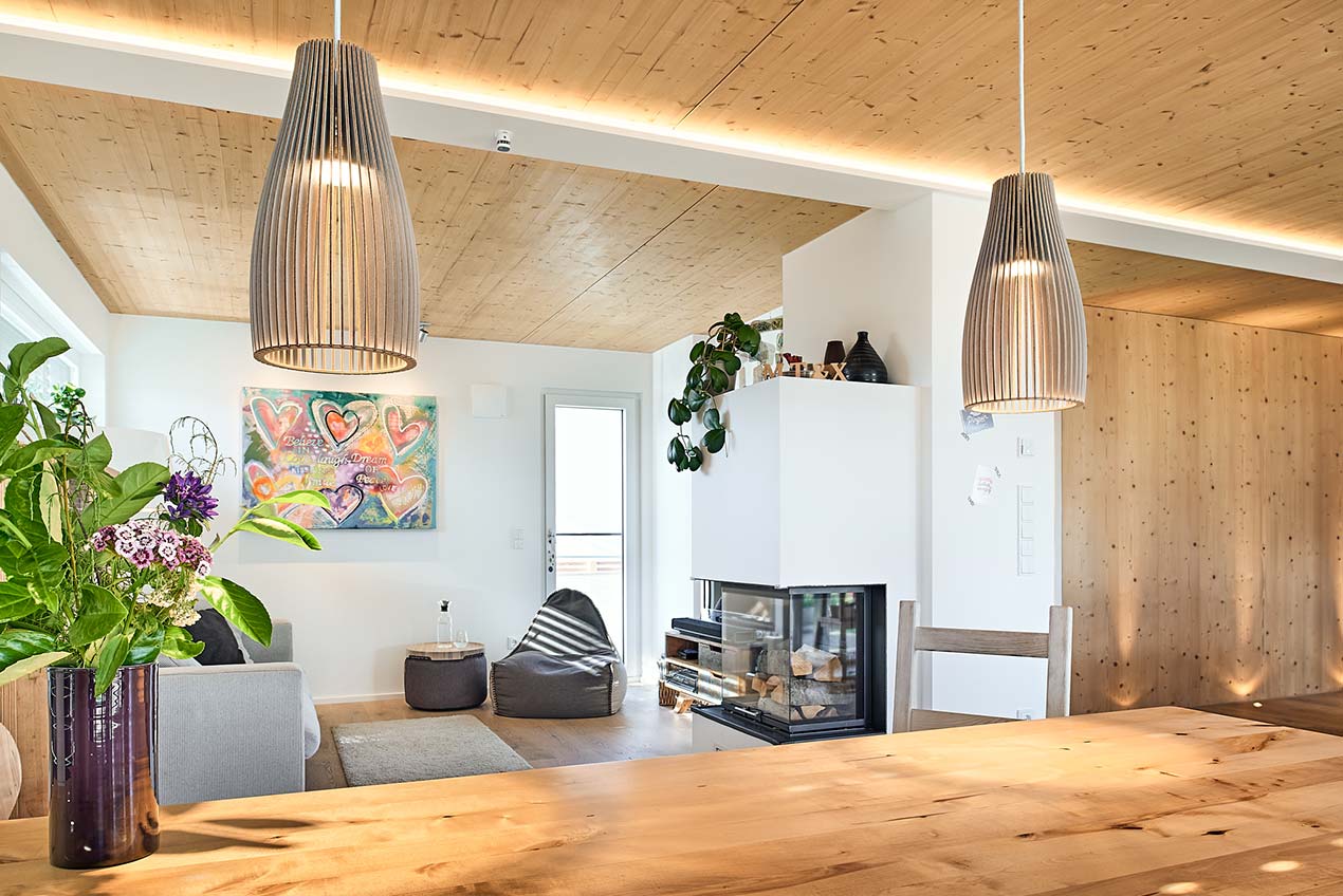 Wohnzimmer mit Kamin